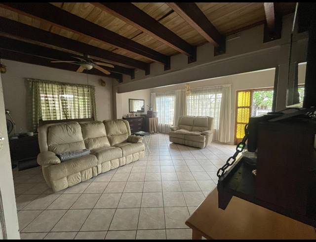 3 BEDROOM HOUSE FOR SALE IN FLORENTIA